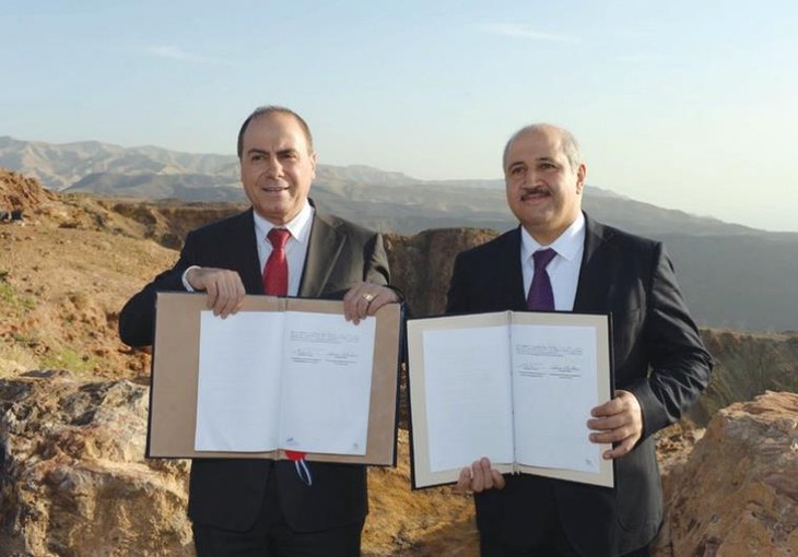 Israel, Jordan signs historic plan to save Dead Sea  - ảnh 1
